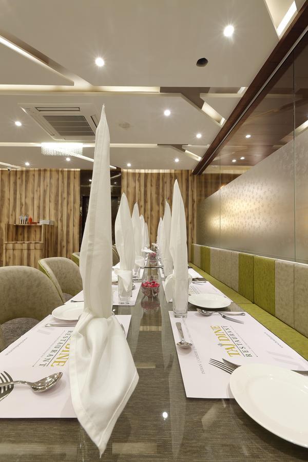 Hotel Luxura Godhra Phòng bức ảnh